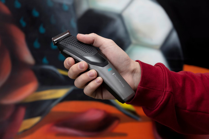 Remington Power-X Series X6 Hair Clippers HC6000 product in use