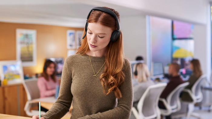 Jabra Evolve2 65 Flex UC Stereo USB-A Kabelloses Office-Headset produkt in gebrauch