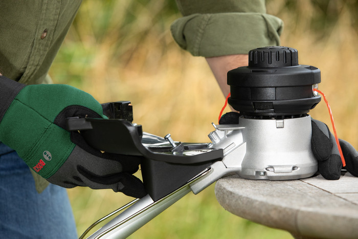 Bosch AdvancedGrassCut 36V-33 (without battery) product in use