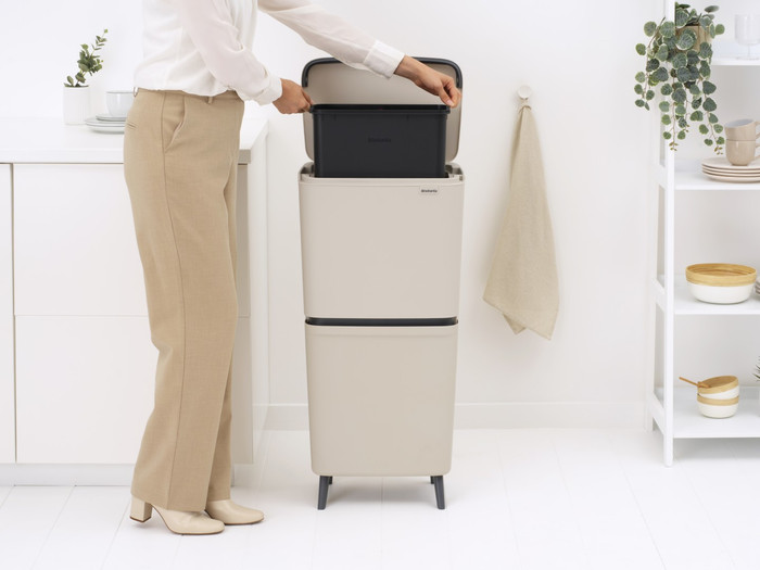 Brabantia SortUp Recycle Hi Mülleimer 20+25L Beige produkt in gebrauch