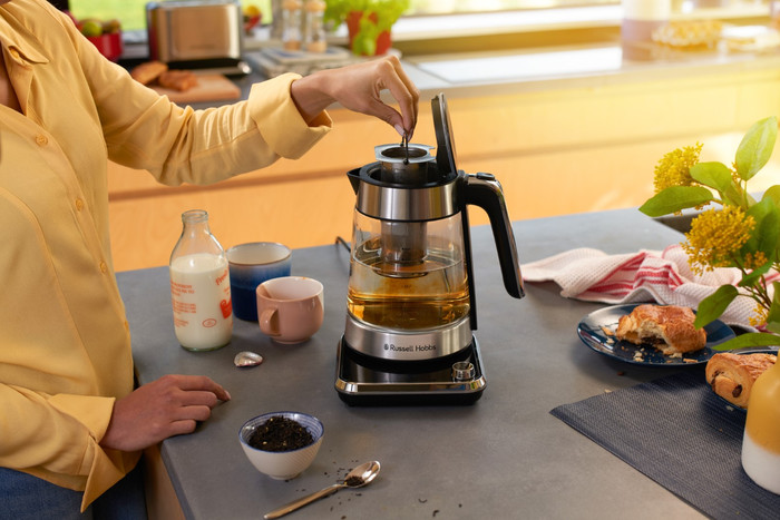 Russell Hobbs Attentiv 26200-70 product in use