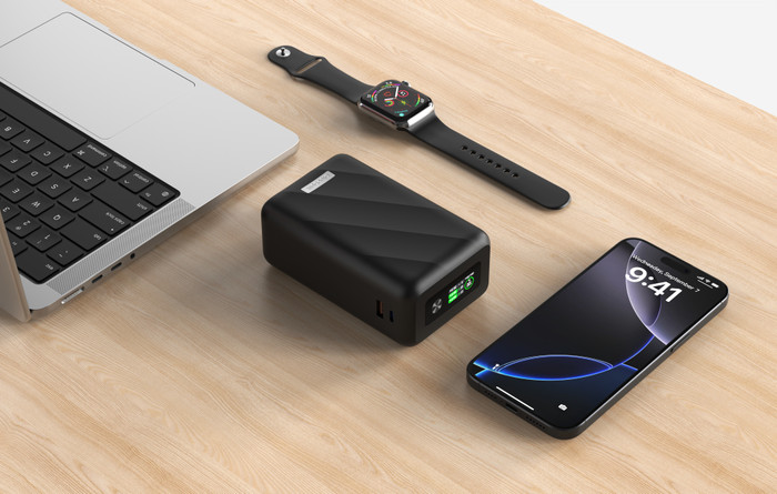BlueBuilt Powerbank 27.000 mAh mit Schnellladefunktion 140 Watt produkt in gebrauch