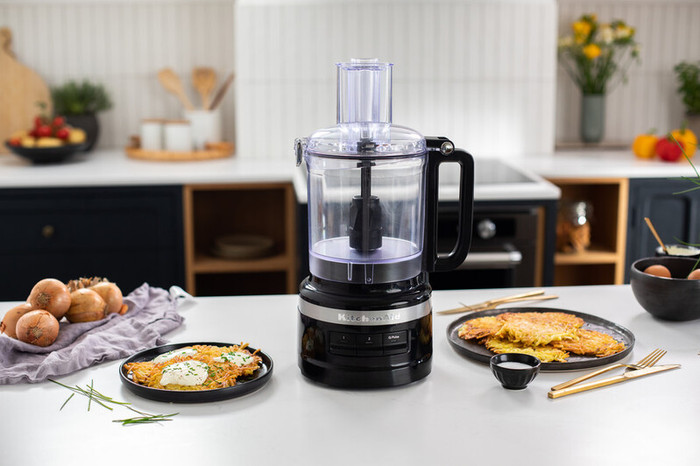 KitchenAid 5KFP0921EOB Onyx Black product in use