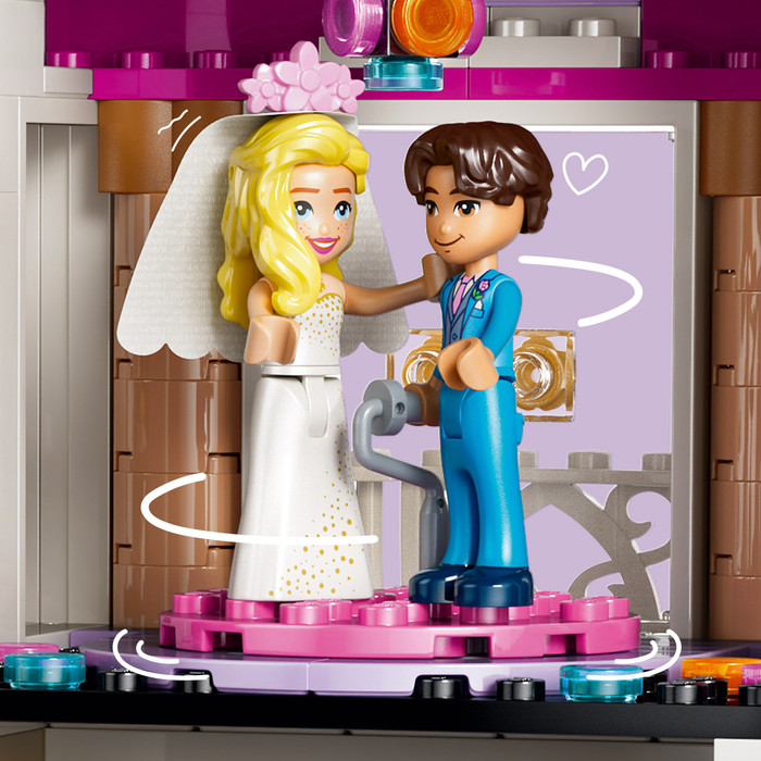 LEGO Friends Das Grandhotel von Heartlake City 42704 produkt in gebrauch