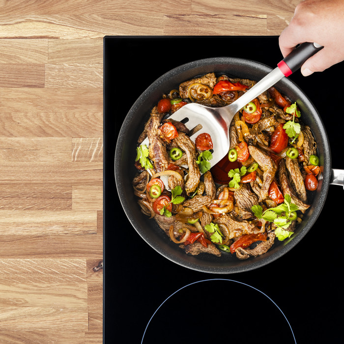 Tefal Ceramic Control Grey Schmorpfanne 24 cm + Deckel produkt in gebrauch
