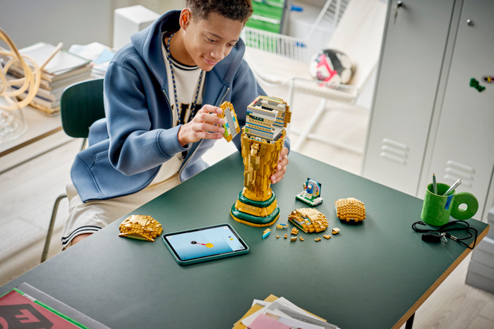 LEGO Editions Offizieller Pokal der FIFA Fußball-Weltmeisterschaft 43020 produkt in gebrauch
