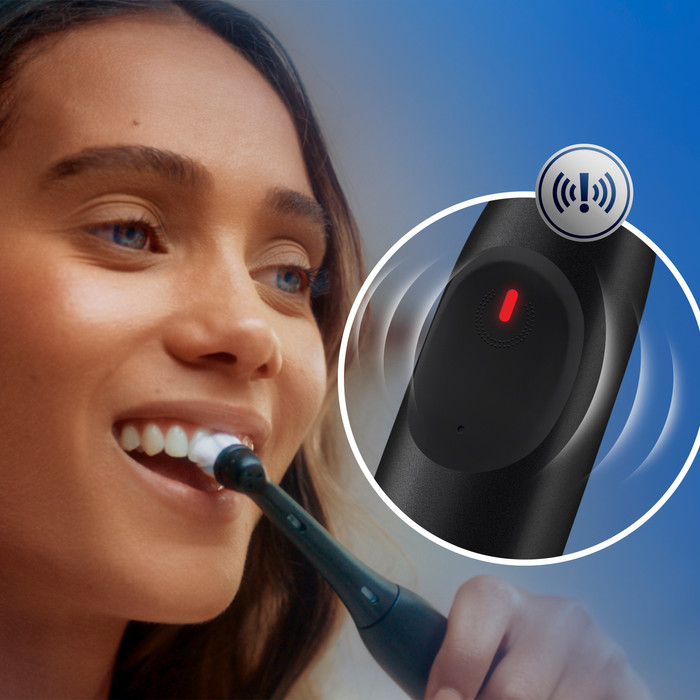 Oral-B iO 2 Schwarz produkt in gebrauch