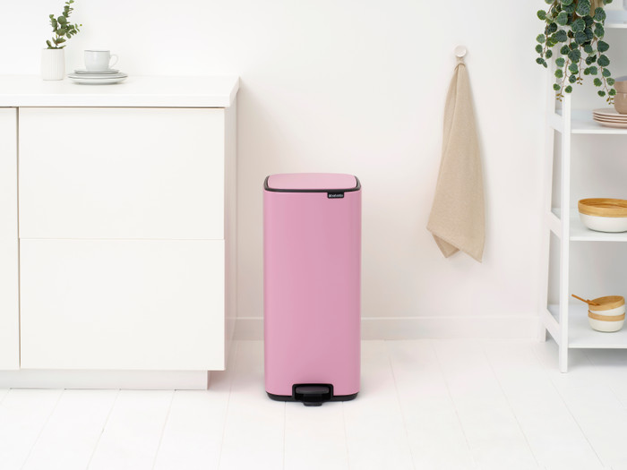Brabantia Bo Treteimer 30 Liter Lilac Pink produkt in gebrauch