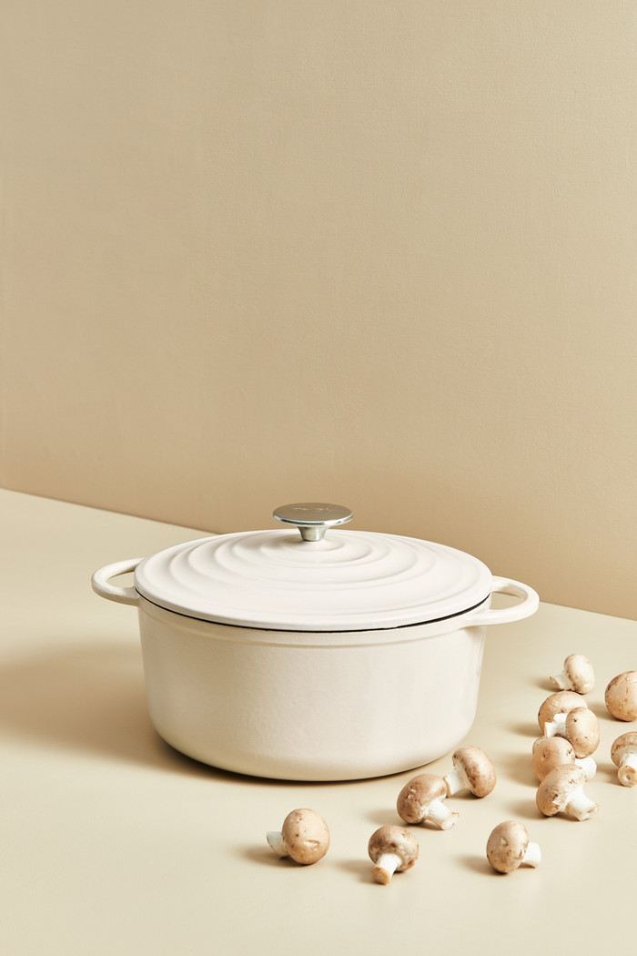Tefal LOV niedriger Bräter 28 cm Beige produkt in gebrauch
