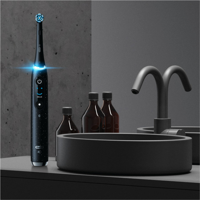 Oral-B iO 10 Black product in use