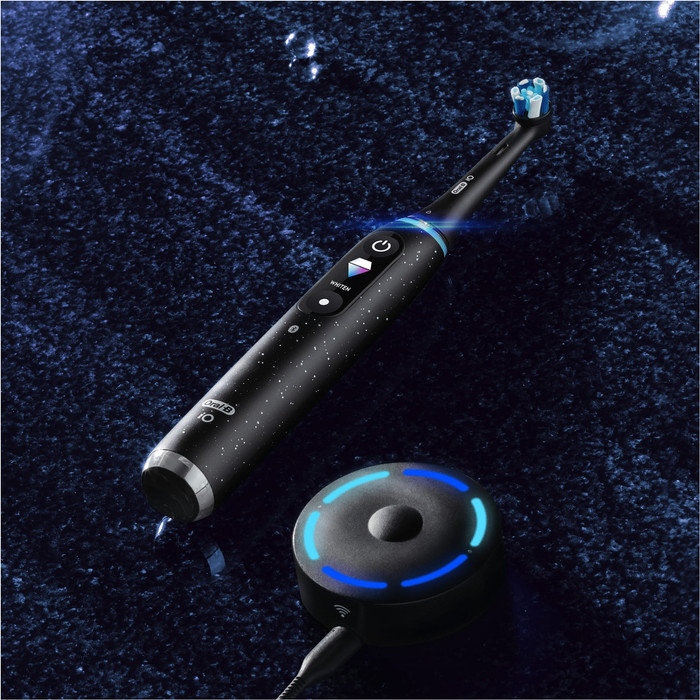 Oral-B iO 10 Black product in use