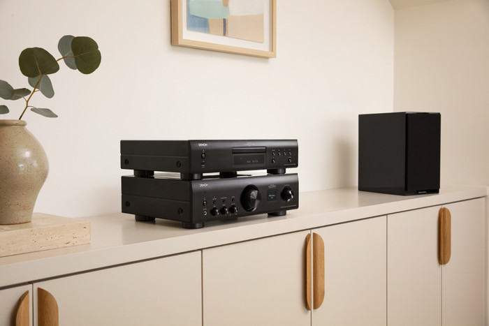 Denon DCD-900 Black product in use