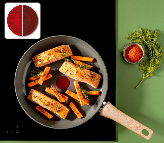 Tefal Renew Ceramic Frying Pan 28cm product in use