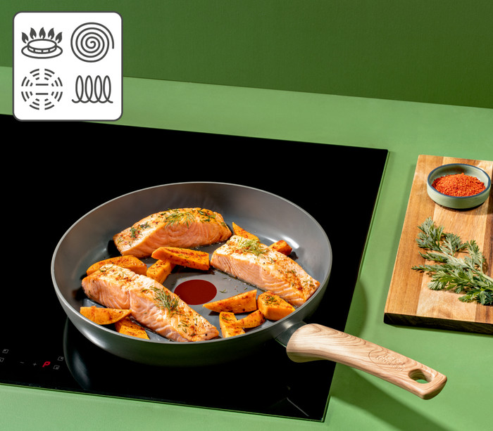 Tefal Renew Ceramic Frying Pan 28cm product in use