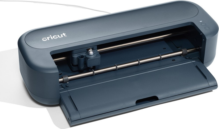 Circut Maker 5 Essential bundle inside