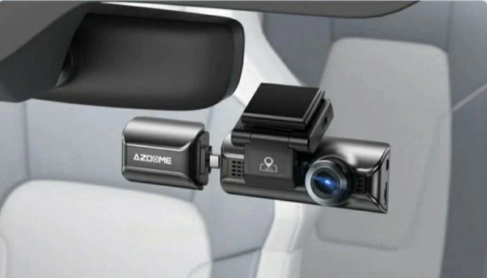 AZDome M770 Pro 3CH product in use