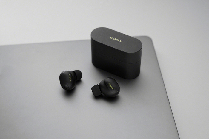 Sony WF1000XM6B Schwarz produkt in gebrauch