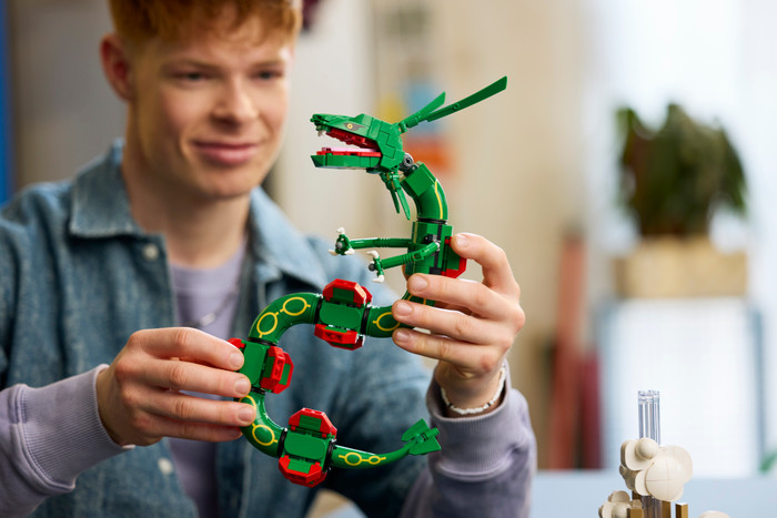 LEGO Pokémon Rayquaza 72168 produkt in gebrauch