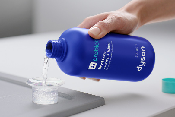 Dyson 02 02 Probiotic Reinigungsmittel für Hartböden produkt in gebrauch