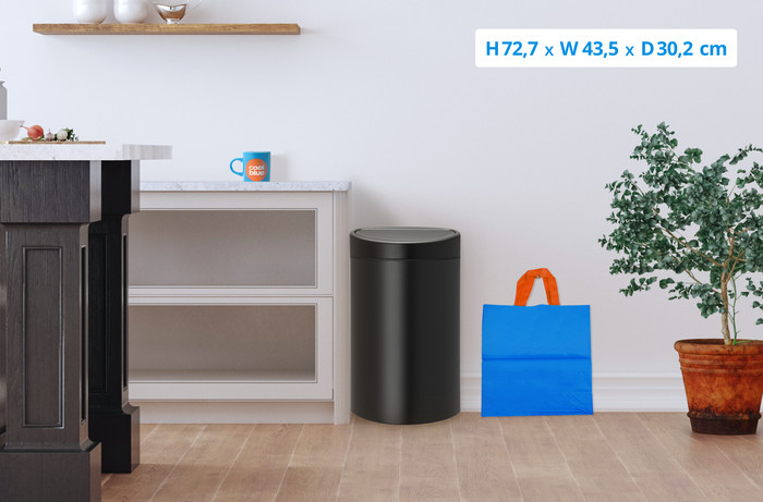 Brabantia Touch Bin 40L Matte Black + Trash Bags (120 units) visual Coolblue 1