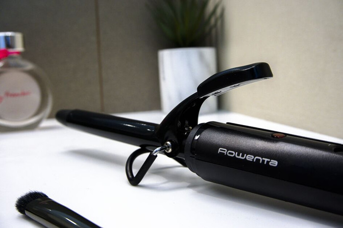 Rowenta Curler 2 CF2119 product in use