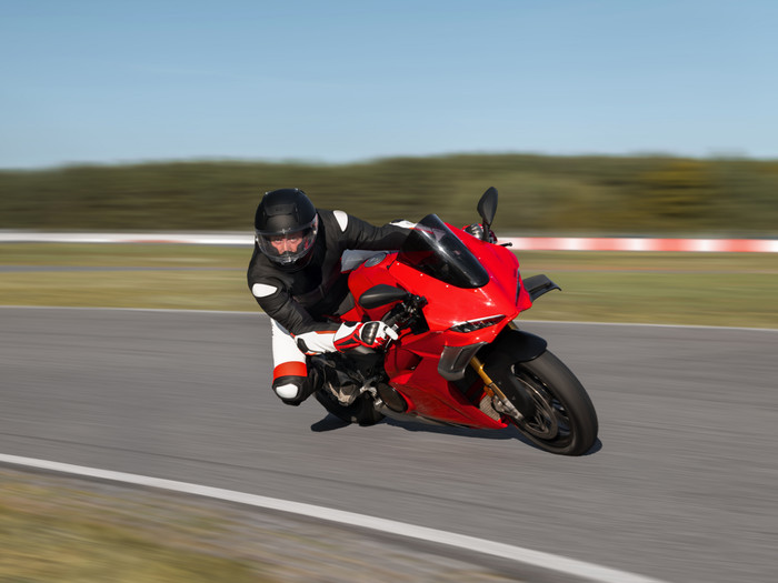 Insta360 Go 3S Motorrad-Set mit helmintegrierter POV-Halterung produkt in gebrauch
