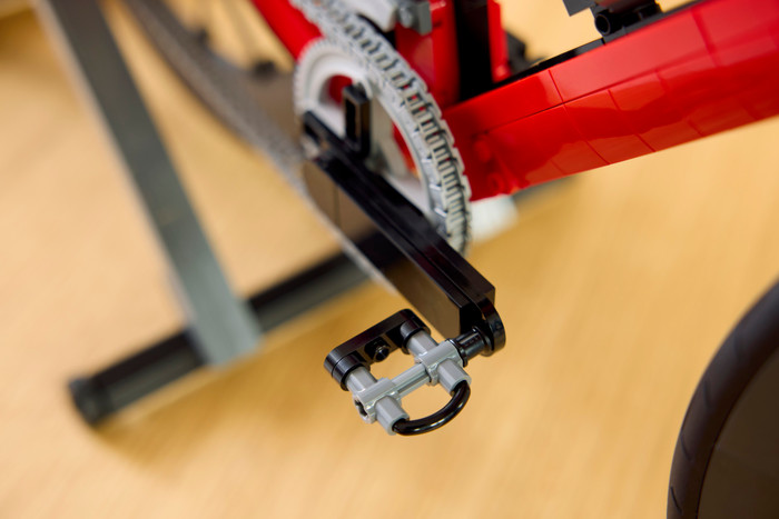LEGO Icons Rennrad 11380 produkt in gebrauch