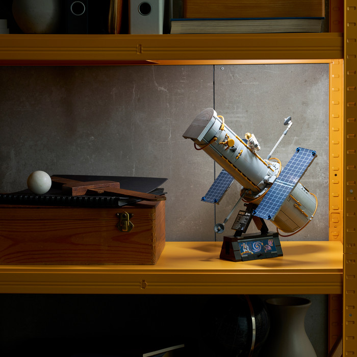 LEGO Icons Hubble-Weltraumteleskop 11382 produkt in gebrauch