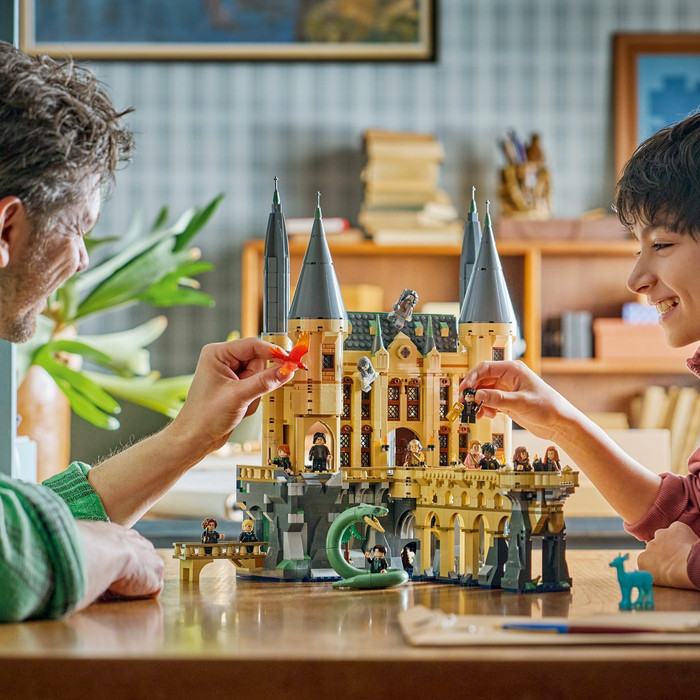 LEGO Harry Potter Schloss Hogwarts: Ostflügel 76473 produkt in gebrauch