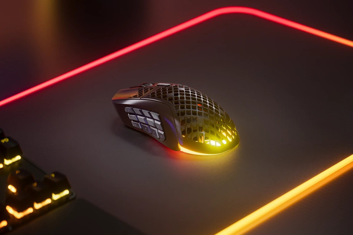 SteelSeries Aerox 9 Kabellose Gaming-Maus Schwarz produkt in gebrauch