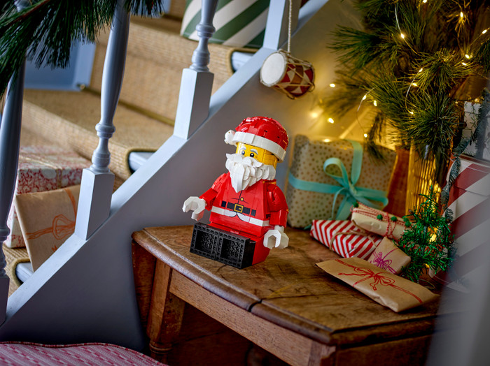 LEGO Large Santa Minifigure 40820 product in use