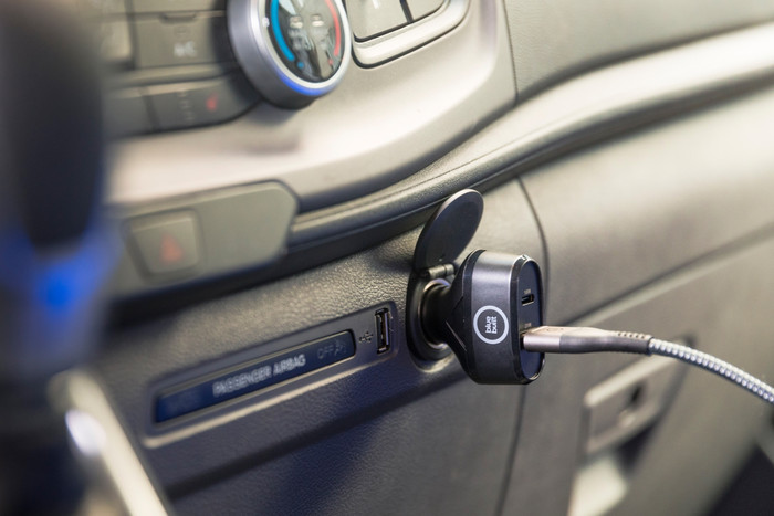 BlueBuilt Power Delivery und Quick Charge Autoladegerät mit zwei USB-Anschlüssen 20W Schwarz null