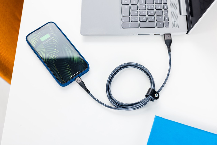 BlueBuilt USB-A-auf-Lightning-Kabel 1,5 m Kevlar Schwarz produkt in gebrauch