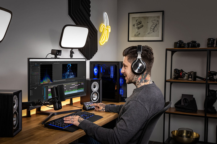 Elgato Stream Deck MK.2 - Black product in use