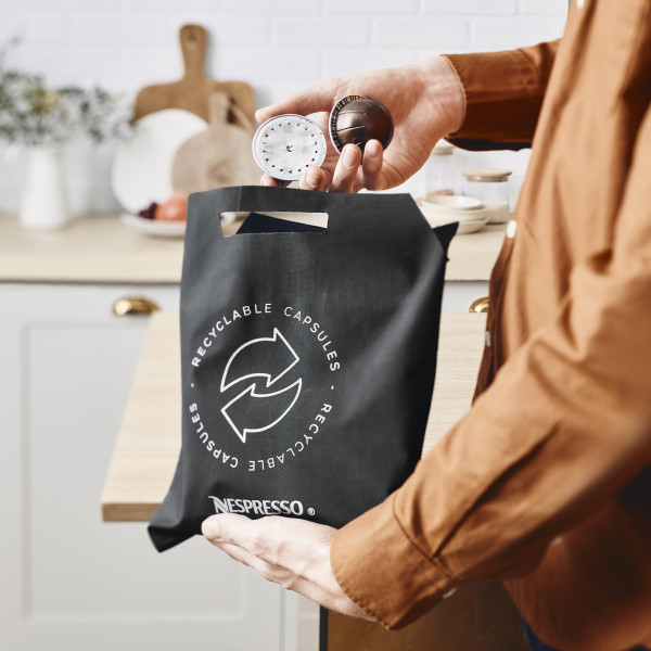 Krups Nespresso Vertuo Pop XN9201 Coconut White produkt in gebrauch