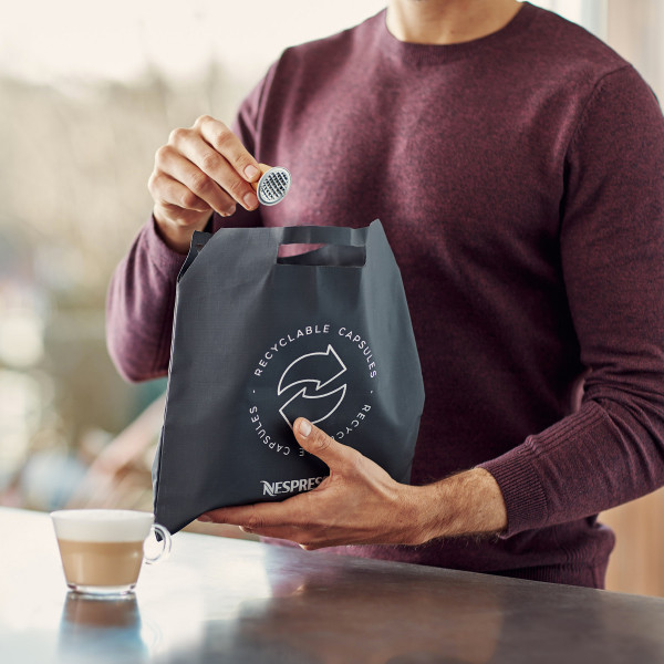 Sage Nespresso Creatista Plus SNE800BTR Schwarzer Trüffel produkt in gebrauch