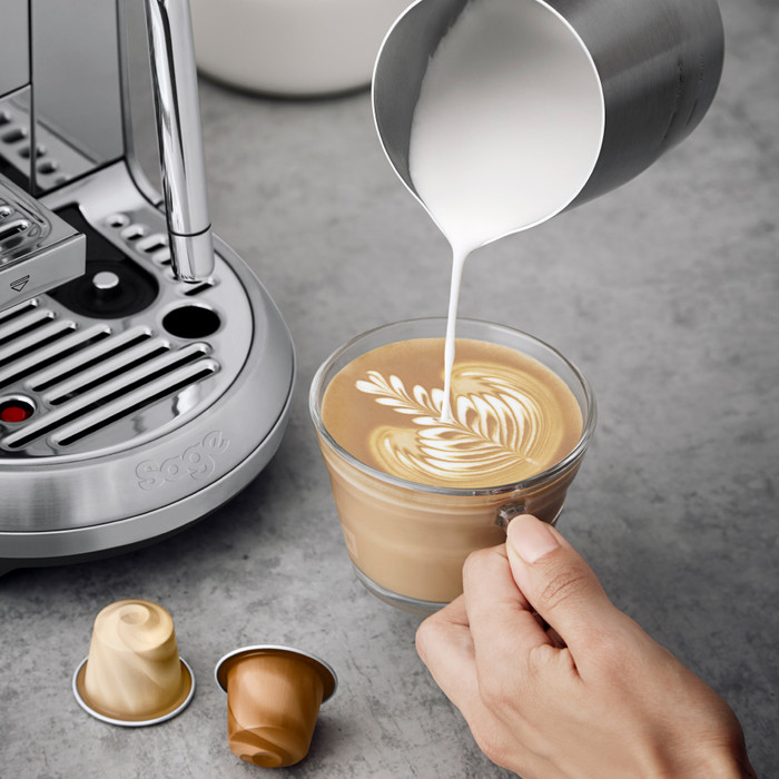 Sage Nespresso Creatista Plus SNE800BTR Schwarzer Trüffel produkt in gebrauch
