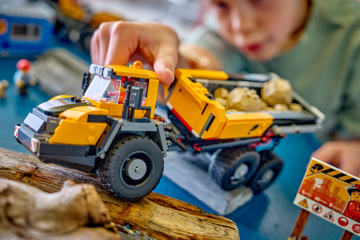 LEGO City Kipplaster und Schaufellader 60494 produkt in gebrauch