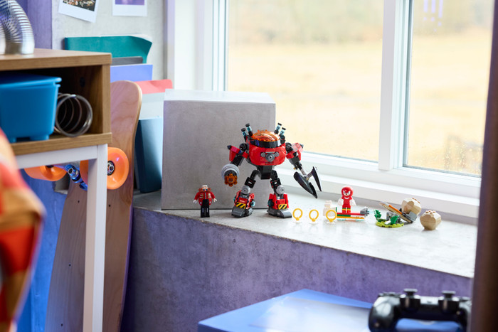 LEGO Sonic the Hedgehog Knuckles vs Dr. Eggman Egg Crusher Mech 77005 product in use