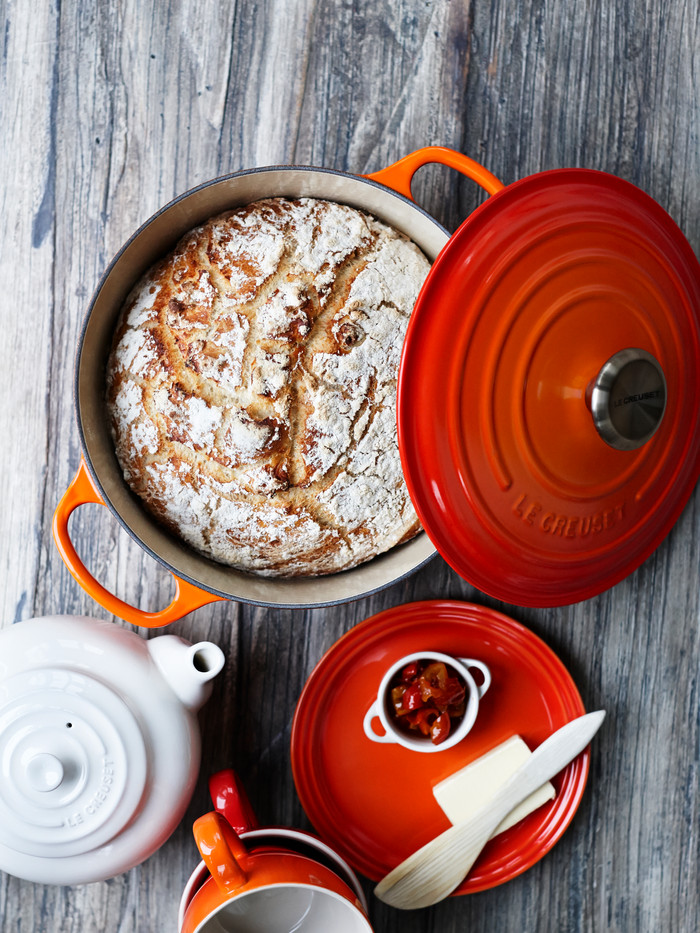 Le Creuset Signature Runde Bräter 28 cm Kirschrot produkt in gebrauch