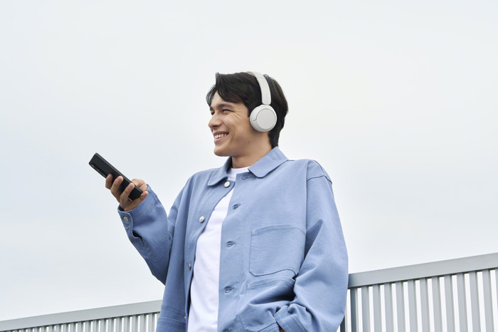 Sony WH-CH530 White product in use