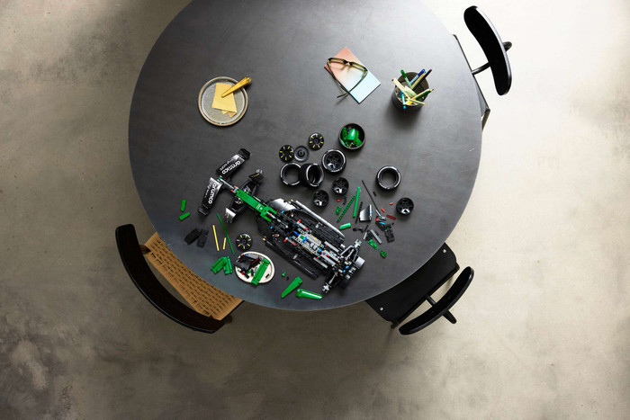 LEGO Technic Aston Martin Aramco AMR25 F1 Car 42240 visual supplier
