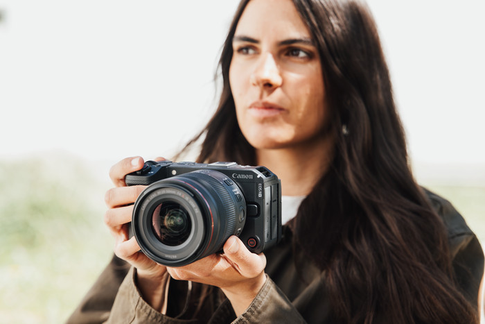 Canon EOS R6 V + RF 20-50mm f/4L IS USM PZ product in use