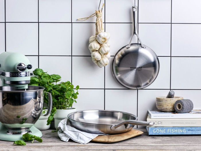 KitchenAid Multiply Frying Pan Set 24cm + 28cm product in use