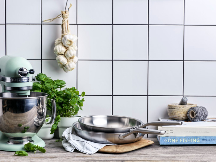 KitchenAid Multiply Frying Pan Set 24cm + 28cm product in use