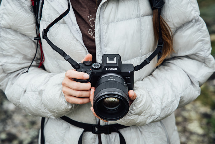 Canon EOS R8 Mark II + RF 24-105mm f/4-7.1 IS STM produkt in gebrauch