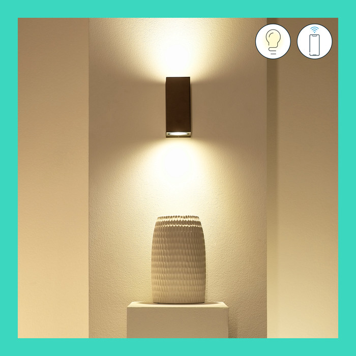 WiZ Up and Down Wandlampe - Weißes und farbiges Licht - Schwarz produkt in gebrauch