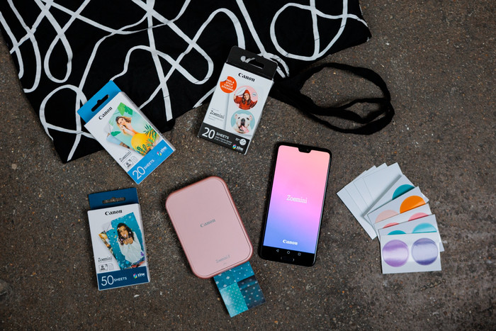 Canon Zoemini 2 Pink product in use