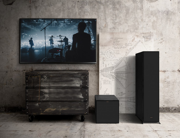 Klipsch R-101SW product in use