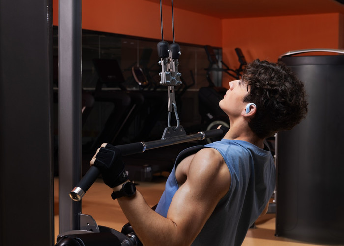 Shokz OpenFit Air 2 Blau produkt in gebrauch